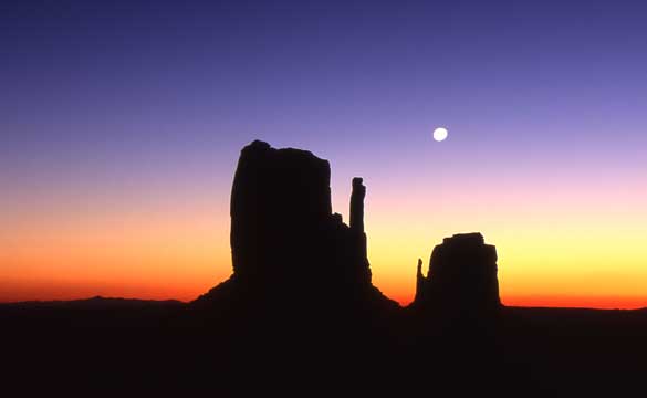 Mittens Moon Rise, Monument Valley